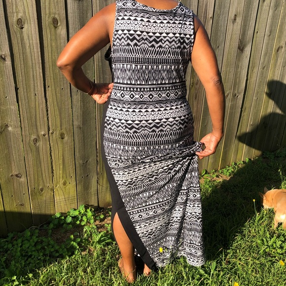 NWOT BLACK AND WHITE AZTEC PRINT SIDE SLIT MAXI DRESS - Picture 1 of 6